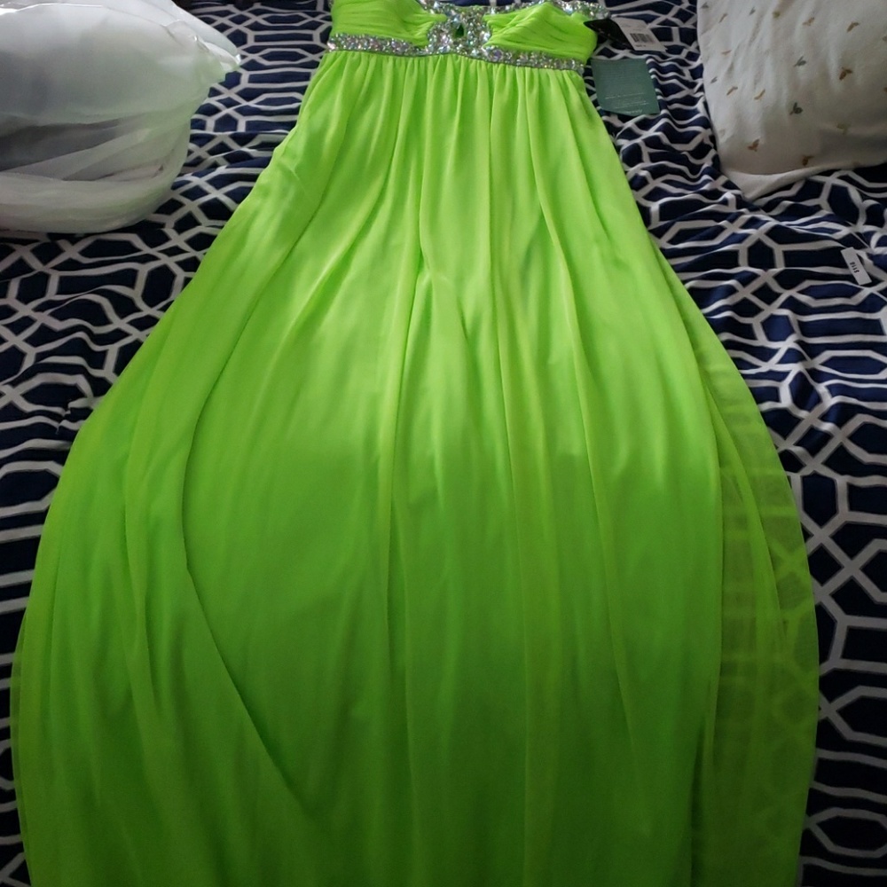 Dress - Picture 2 of 3
